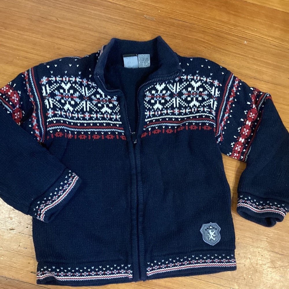 Super soft sweater - lined for warmth. Size 7T